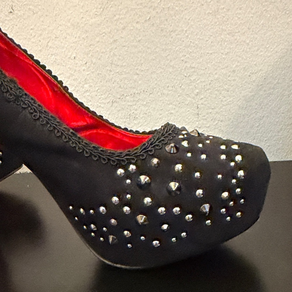 Black crystal
Studded Women's high heel Shoes - Picture 10 of 17